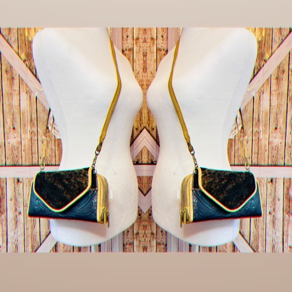 Cowhide Crossbody Wallet- hand-Tooled Mexican Hand Bag- Cowhide - Leather (B) - Picture 2 of 11